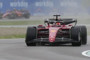 Veľká cena Emilia Romagna: V prvom tréningu boli najrýchlejší jazdci Ferrari
