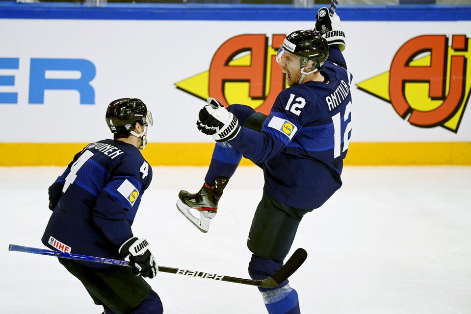 MS v hokeji 2022: Marko Anttila oslavuje gól v štvrťfinále proti Slovensku.