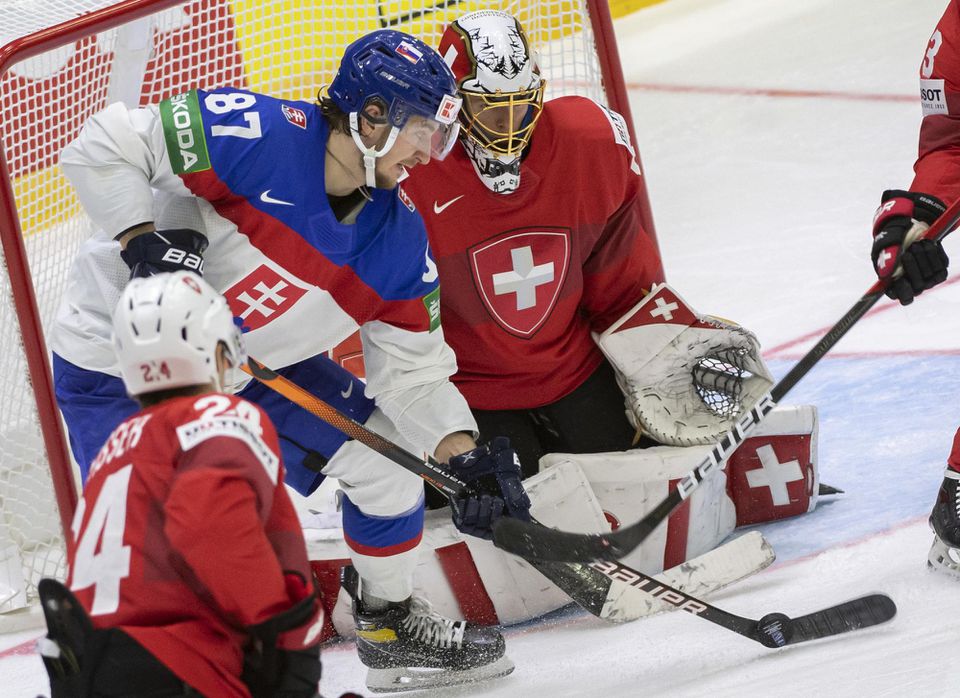 MS v hokeji 2022: Švajčiarsko - Slovensko (Pavol Regenda, brankár Leandro Genoni)