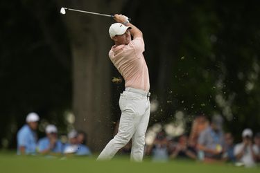 Golf: McIlroy už nie je na čele PGA Championship, Woods prešiel cutom