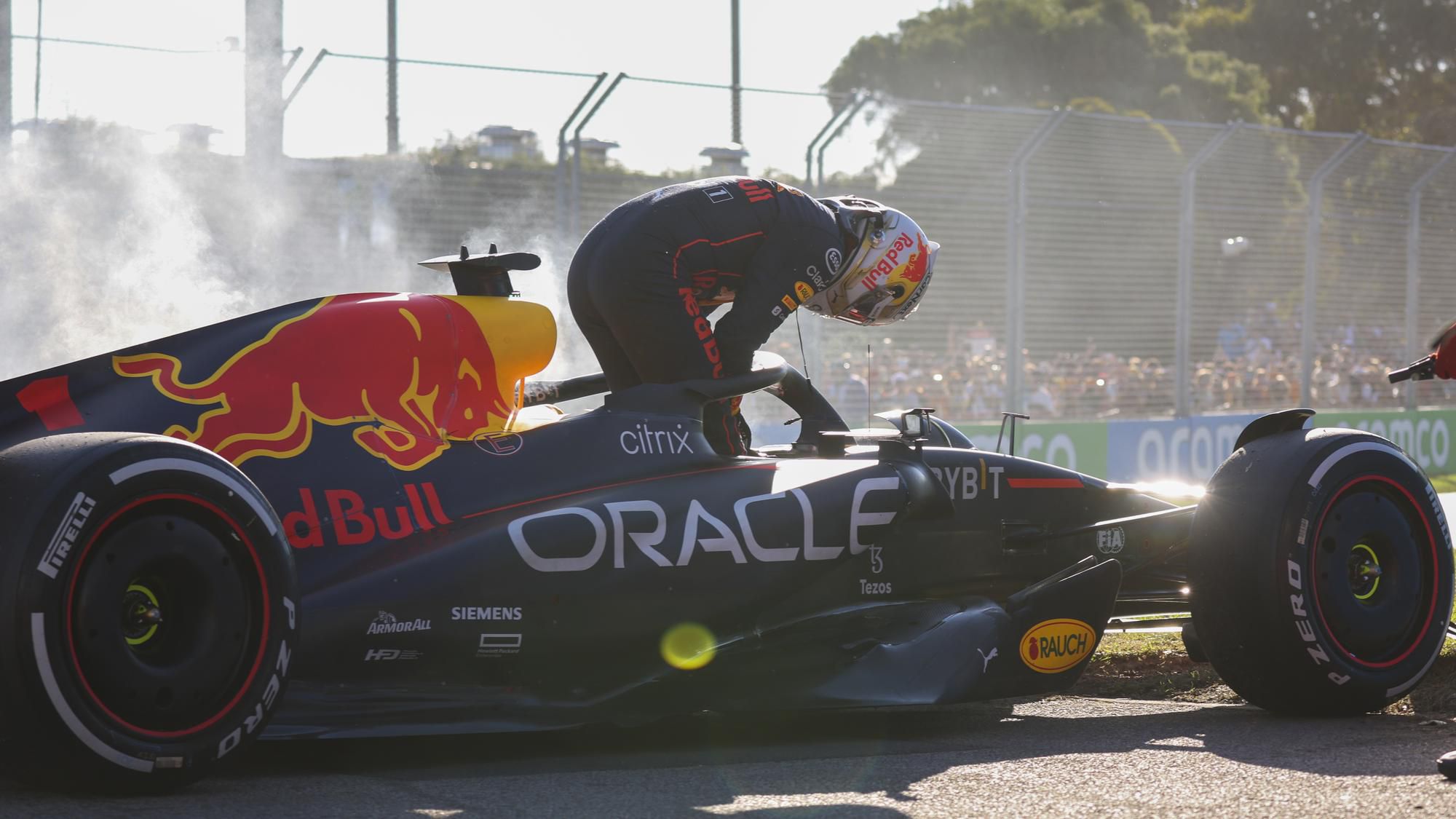 Max Verstappen nedokončil Veľkú cenu Austrálie pre technické problémy