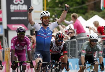 Giro: Nestarnúci Mark Cavendish ovládol 3. etapu, lídrom naďalej Mathieu van der Poel