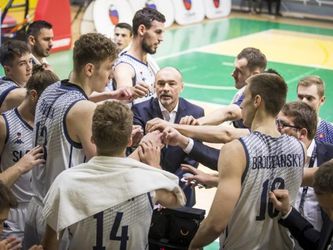 Slovenskí basketbalisti utŕžili na záver kvalifikácie MS ďalšiu vysokú prehru