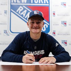 Adam Sýkora: Dohral som zápas a novinári ma šokovali, že podpisujem zmluvu s New Yorkom Rangers