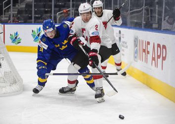 MS v hokeji U20: Švajčiari zdramatizovali zápas proti Švédom, napokon vyhrali severania