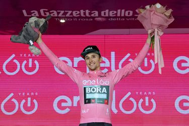 Giro: Hindley zlomil Carapaza a má ružový dres, predposlednú etapu vyhral Covi