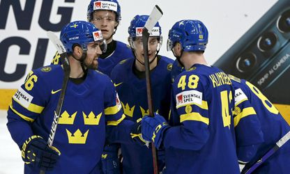 MS v hokeji: Švédsko si  schuti zastrieľalo, nórskemu sokovi nadelilo sedem gólov