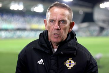 Tréner ženského tímu Severného Írska sa ospravedlnil za svoj výrok o futbalistkách