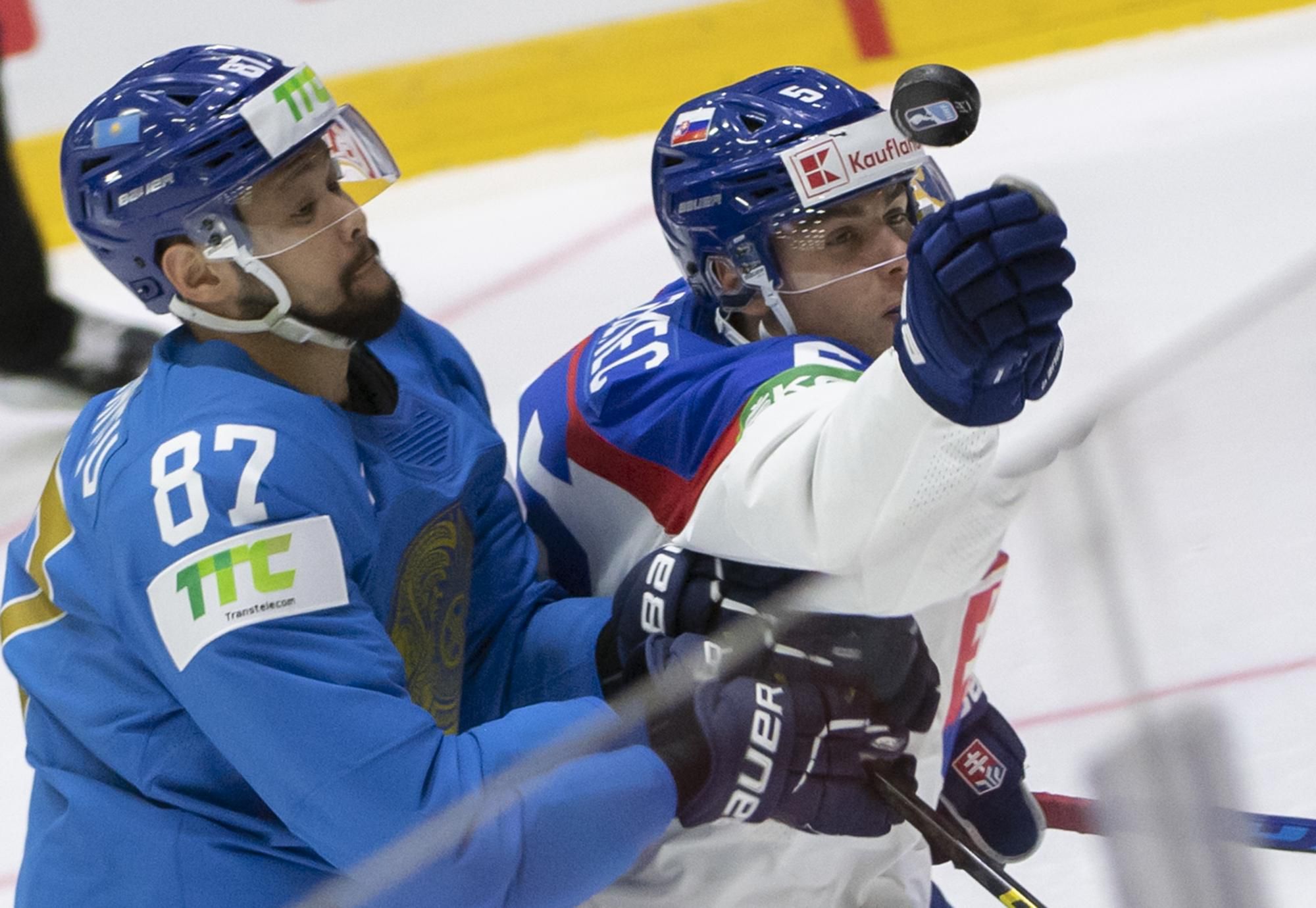 MS v hokeji 2022: Kazachstan - Slovensko (Adil Beketajev, Šimon Nemec)