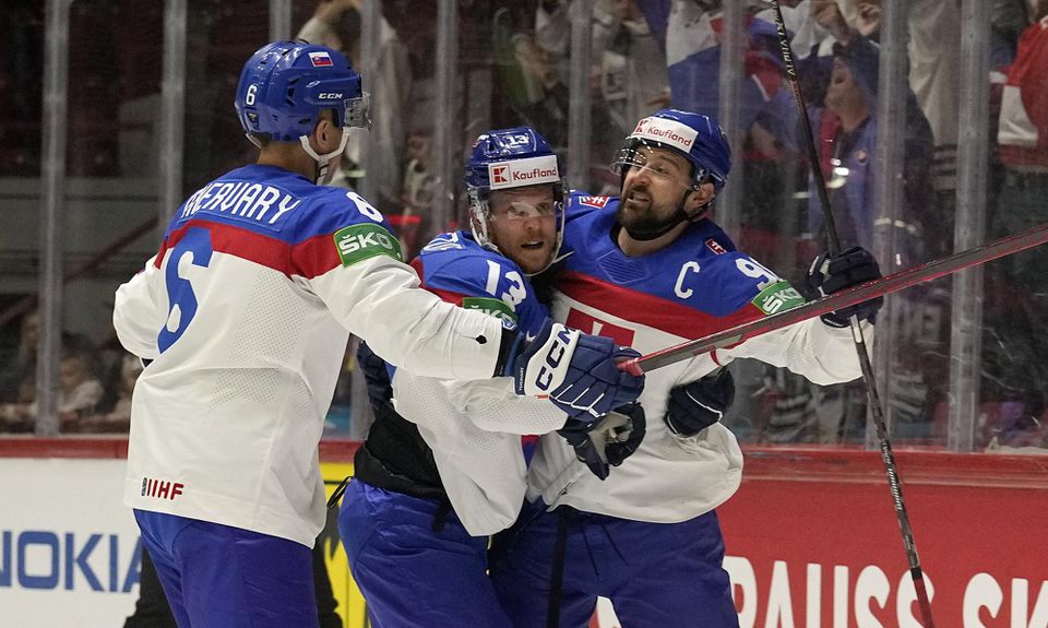 MS v hokeji 2022: Taliansko - Slovensko (Martin Fehérváry, Michal Krištof a Tomáš Tatar sa radujú z gólu)