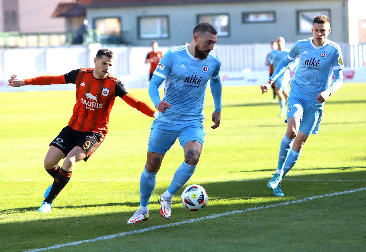 Martin Regáli (Ružomberok), Guram Kašia a Dávid Hrnčár (obaja Slovan)