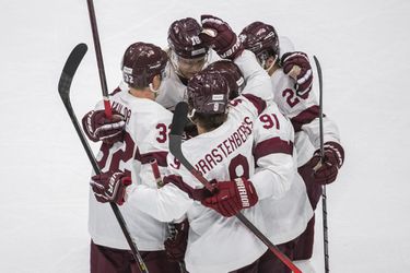 Lotyšsko sa naladilo na MS v hokeji vysokým víťazstvom
