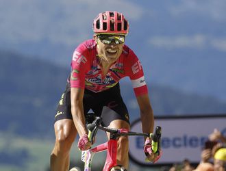 Tour de France 2022: Víťaz 10. etapy mal pozitívny test na koronavírus, končí aj Simon Clarke