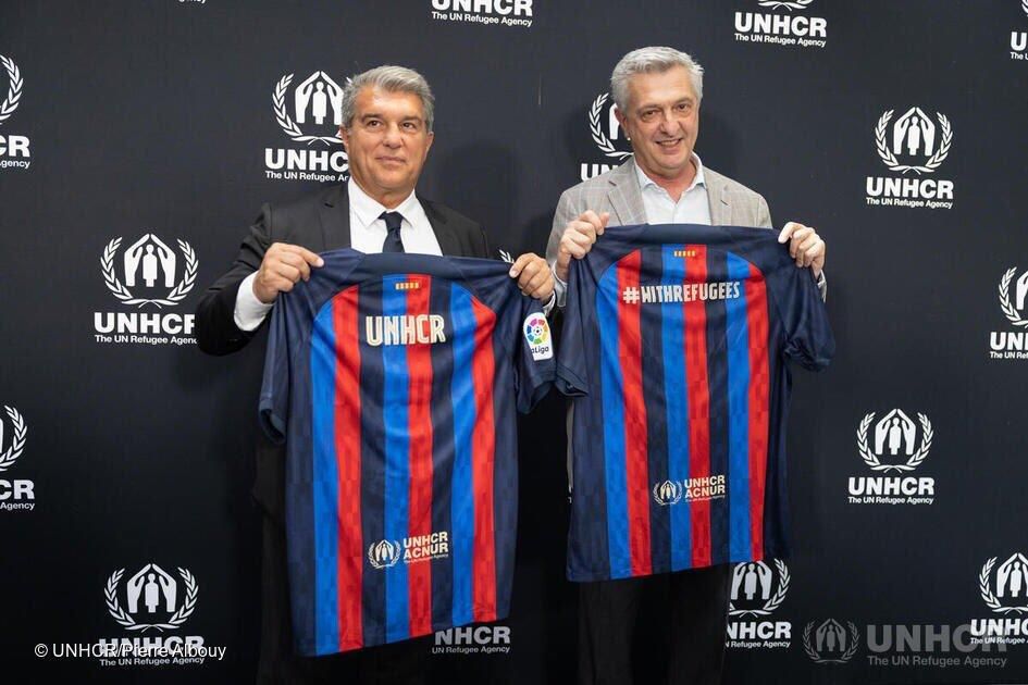 FC Barcelona logom na svojom drese podporí Agentúru OSN pre utečencov