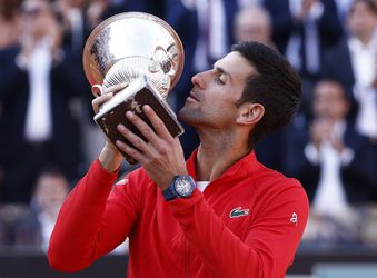ATP Rím: Djokovič je späť. Srb získal prvý titul v roku, Tsitsipasovi nadelil kanára