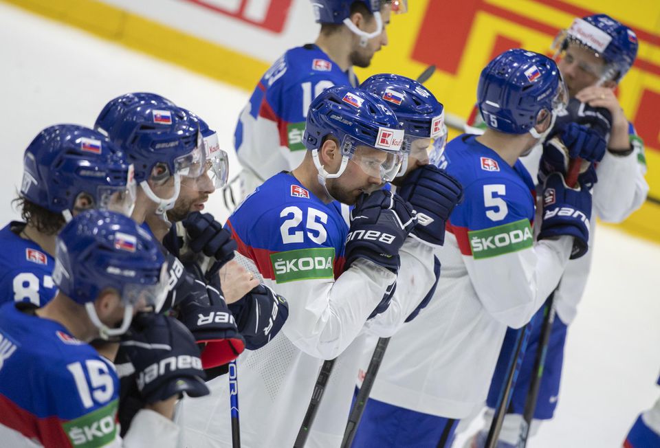MS v hokeji 2022: Švajčiarsko - Slovensko (smutní slovenskí hokejisti po prehre)