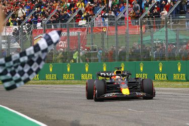 Verstappena neteší, že predbehol Hamiltona o kolo: Od začiatku sezóny sú pomalí