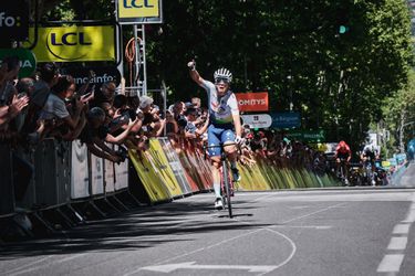 Critérium du Dauphiné: Valentin Ferron prekvapil víťazným únikom, Wout van Aert stále v žltom