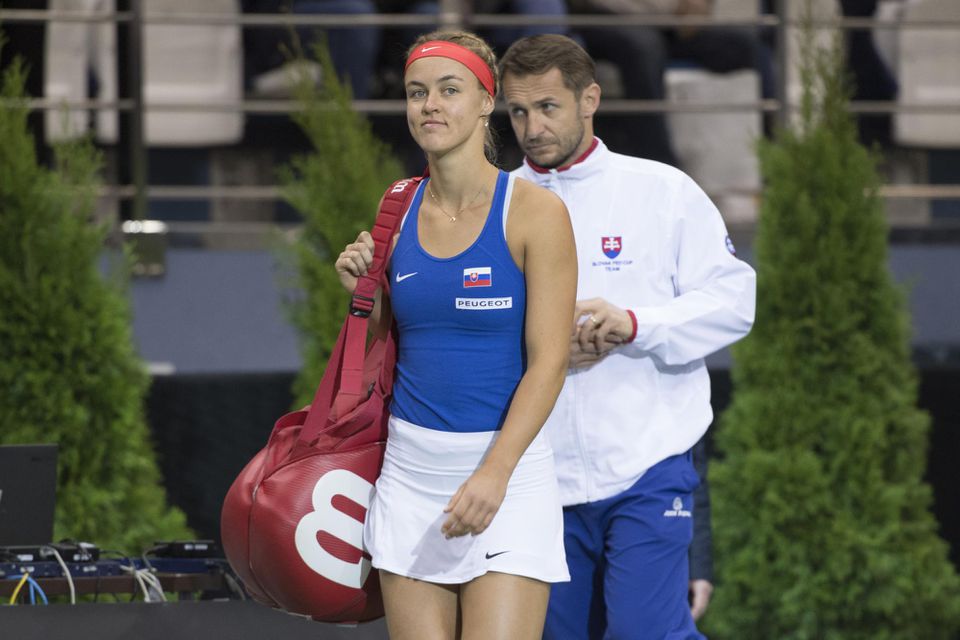 Slovenská tenistka Anna Karolína Schmiedlová a kapitán slovenského fedcupového tímu Matej Lipták.