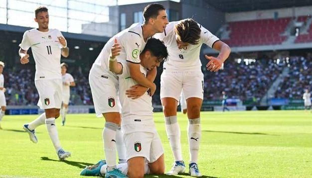 Taliansko do 19 rokov oslavuje gól proti Slovensku