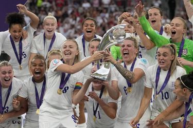 ME žien: Výbuch radosti vo Wembley! Anglické futbalistky oslavujú zisk historického titulu