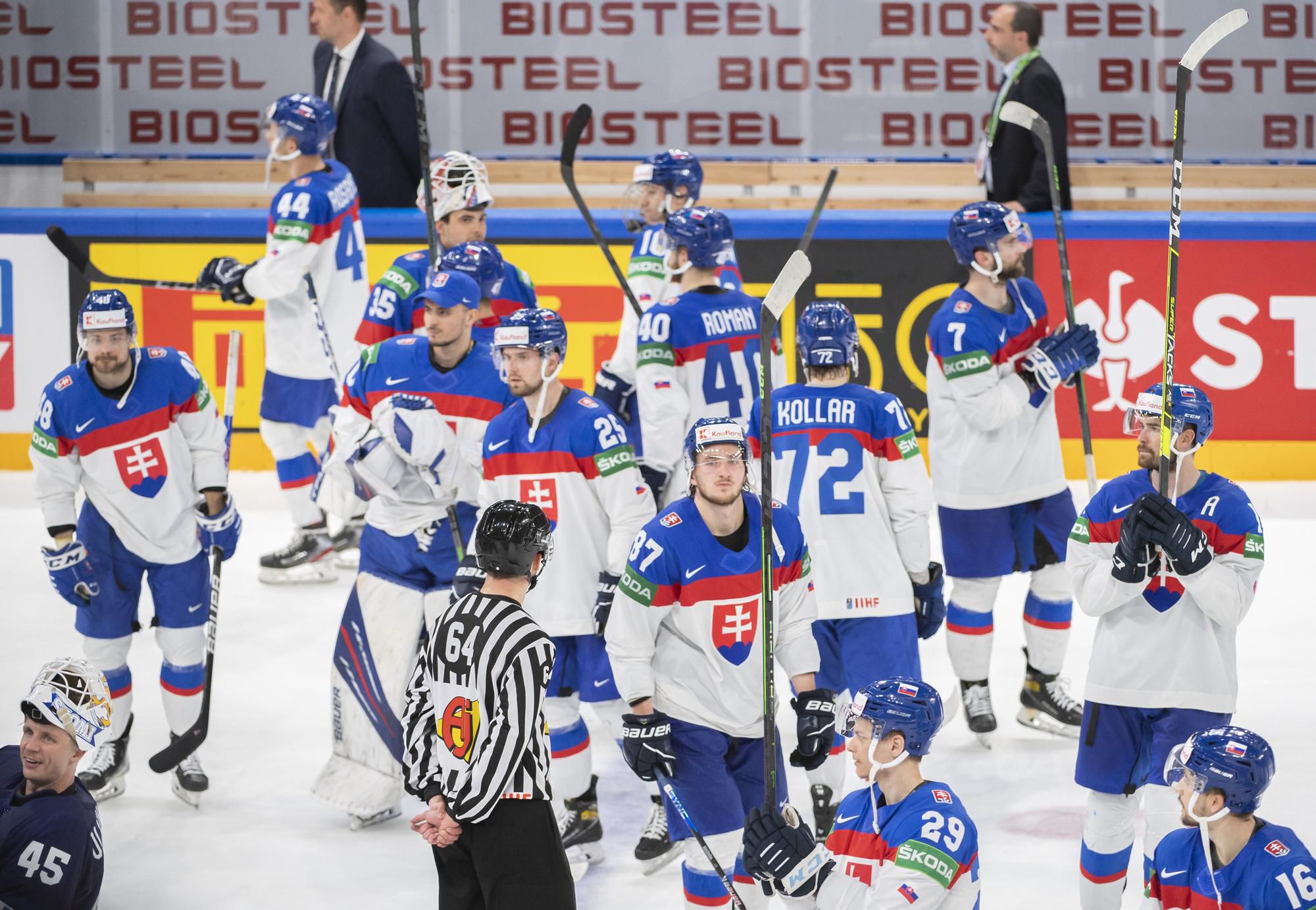 Slovenskí hokejisti sa lúčia s divákmi po štvrťfinálovej prehre s Fínskom.