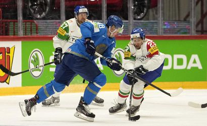MS v hokeji: Kazachstan sa lúči so šampionátom výhrou, Taliani vypadávajú z elitnej kategórie
