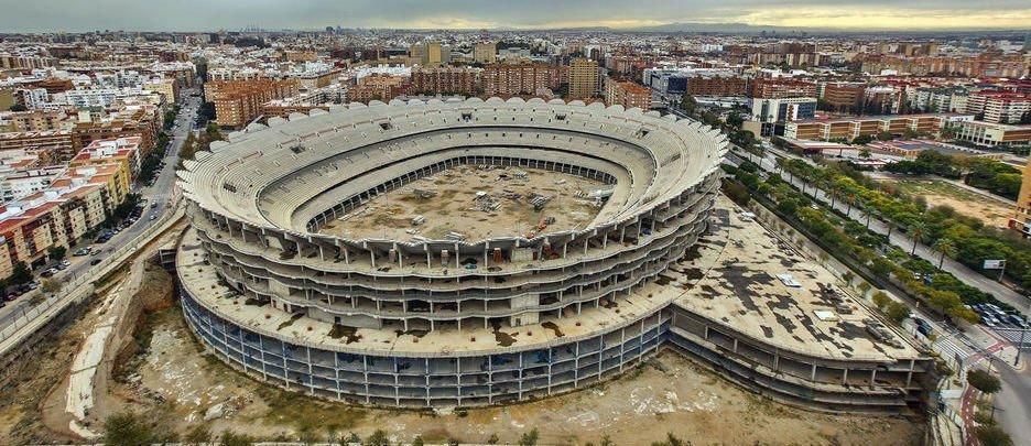 Rozostavaný štadión Nou Mestalla vo Valencii.