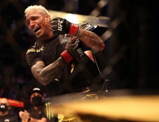 UFC 274: Rovnaké poníženie zažil Karlos Vémola, Oliveirovi odobrali titul!