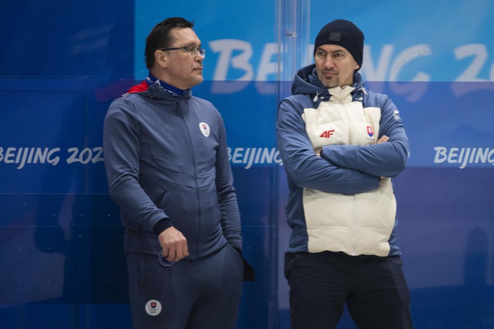 Generálny manažér slovenskej hokejovej reprezentácie Miroslav Šatan a jeho asistent Oto Haščák.