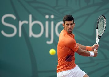 ATP Belehrad: Djokovič postúpil po trojsetovom boji do štvrťfinále