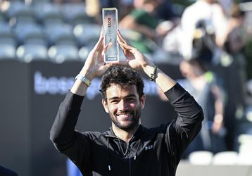 ATP v Stuttgart: Víťazný návrat po zranení. Berrettini ovládol prvý turnaj v roku