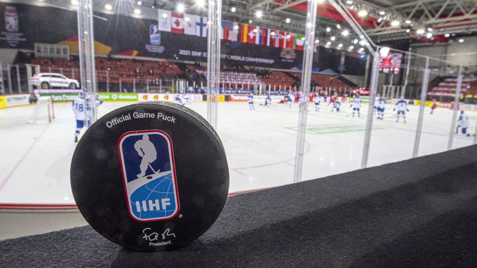 MS v hokeji 2021: puk s logom IIHF