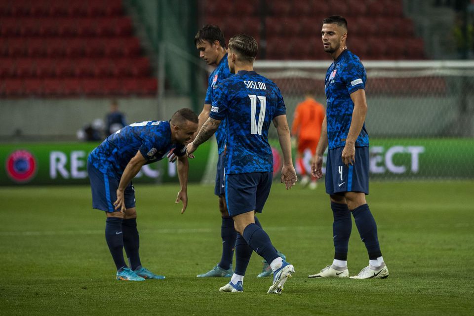 slovenskí futbalisti po prehre s Kazachstanom