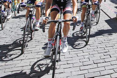 Kolumbijský cyklista udrel súpera, komisári ho vylúčili z Critérium du Dauphiné
