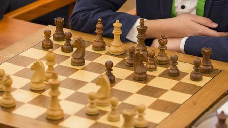 Šach: Čínsky súboj nepozná víťaza. Aj v štvrtom zápase o majsterku sveta sa zrodila remíza