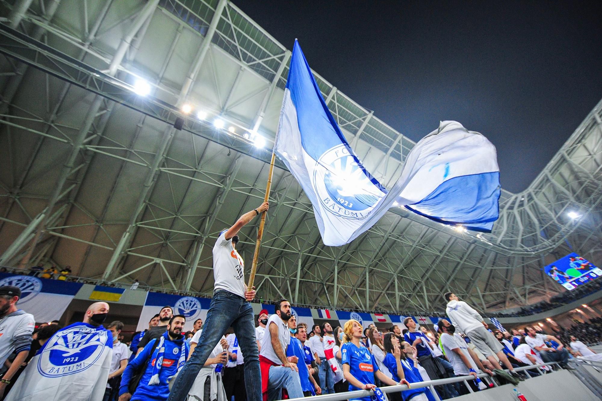 Fanúšikovia Dinama Batumi na štadióne Adjarabet Arena