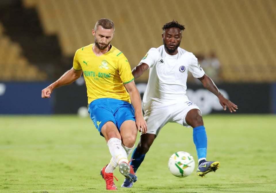 Pavol Šafranko (vľavo) v akcii v drese Mamelodi Sundowns