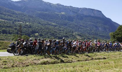 Tour de France 2022: Nepríjemné komplikácie! Preteky museli prerušiť, demonštranti blokovali cestu