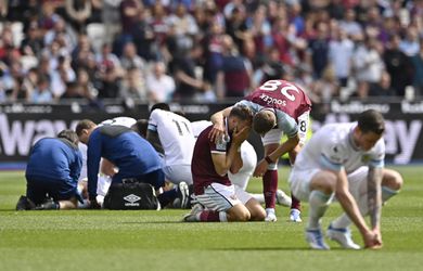 Momenty hrôzy v Londýne. Hráča Burnley odniesli s kyslíkovou maskou, súper sa rozplakal