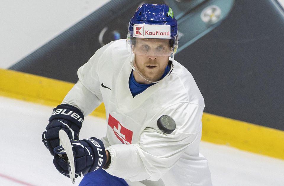 MS v hokeji 2022: Michal Krištof počas tréningu slovenskej hokejovej reprezentácie