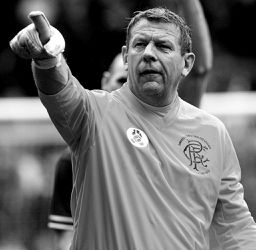 Glasgow Rangers prišiel o klubovú legendu. Dlhoročný brankár zomrel po boji so zákernou chorobou