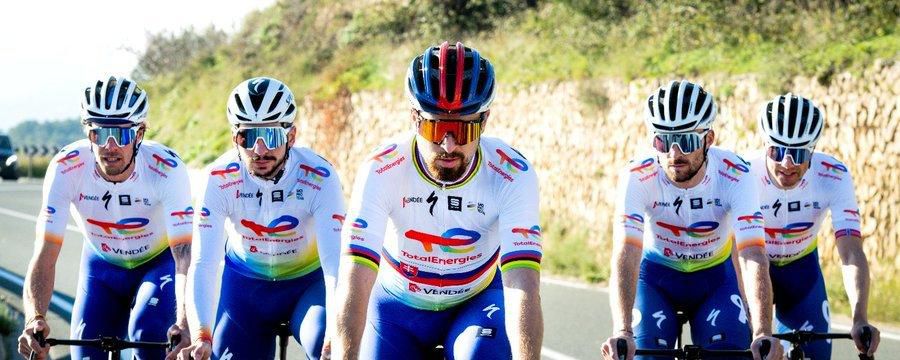 Peter Sagan so spolujazdcami tímu TotalEnergies