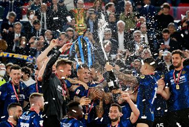 Túto trofej ešte nemal v zbierke. Škriniar s Interom prvýkrát vyhral Taliansky pohár