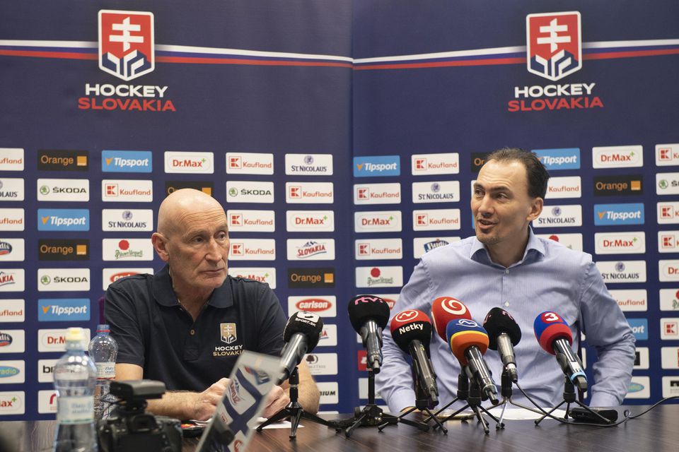 Tréner slovenskej hokejovej reprezentácie Craig Ramsay a generálny manažér slovenskej hokejovej reprezentácie Miroslav Šatan.
