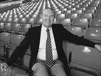 Liverpool smúti, zomrel jeho bývalý sekretár a výkonný riaditeľ Peter Robinson
