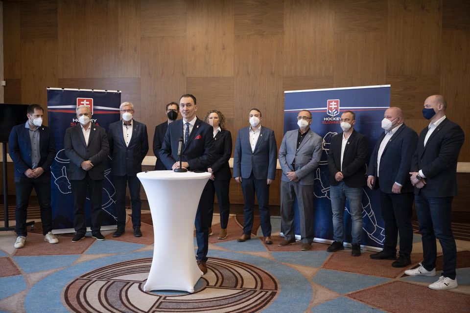 Miroslav Šatan a členovia hokejového hnutia, ktorí ho podporujú.