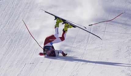 Švajčiarsky lyžiar utrpel ťažké zranenie. Už má za sebou operáciu