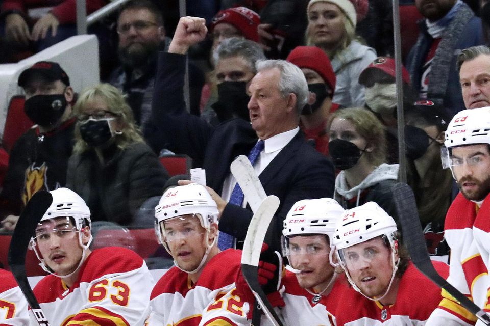 Adam Ružička na striedačke Calgary Flames