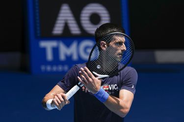 Novak Djokovič sa o mesiac vráti na kurty, v Dubaji odohrá prvý turnaj od deportácie